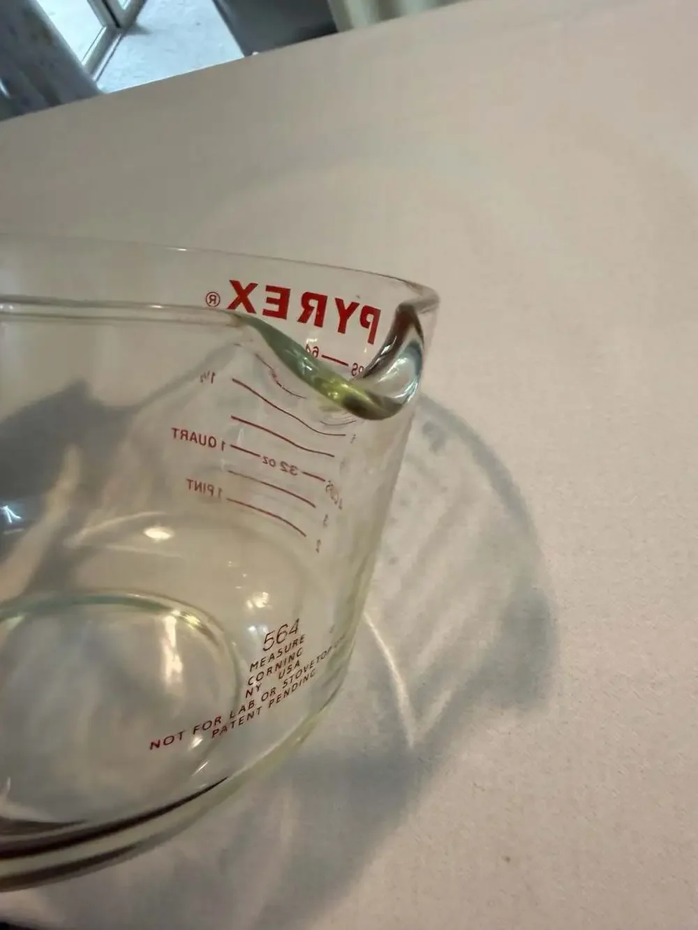 Vintage Pyrex 564 2 Quart / 8 Cup Glass Measuring Cup, Red Lettering